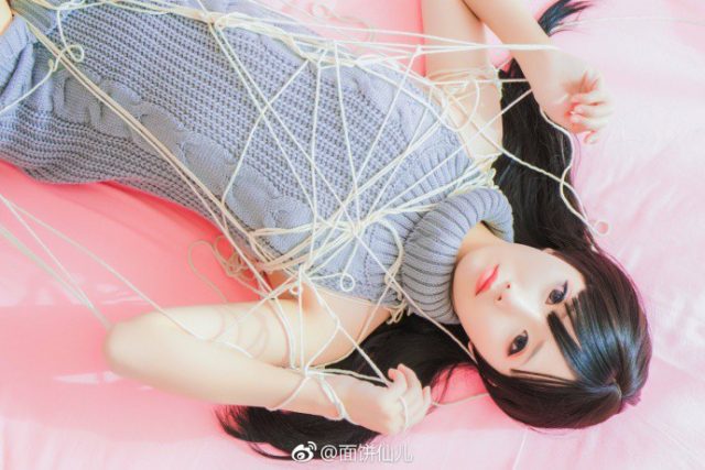 图片[2]_coser@面饼仙儿毛衣cosplay造型诱惑力十足，多张照片勾人心魄_萌VLOG
