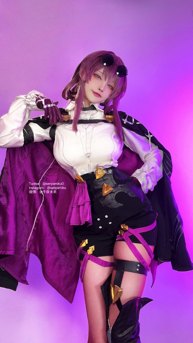千夜未来cos崩坏星穹铁道卡芙卡，性感杀手展现独特魅力_萌VLOG