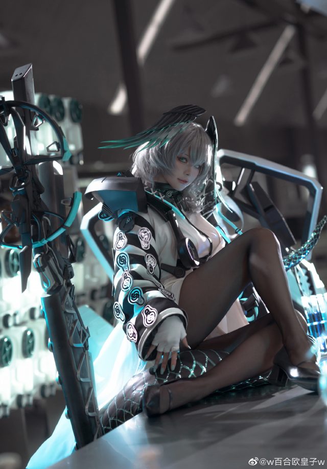 w百合欧皇子w演绎《明日方舟》霍尔海雅，绝美风采闪耀全场_萌VLOG