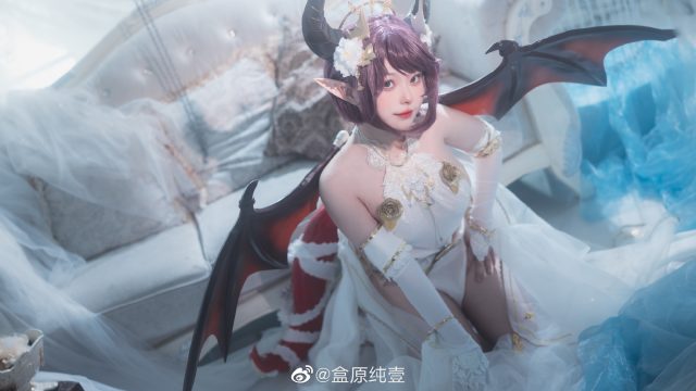 盒原纯壹COS古蕾娅（龙姬），展现绝色风姿_萌VLOG