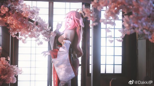 Dakki伊震撼演绎《原神》八重神子：重现神秘宫司风采_萌VLOG