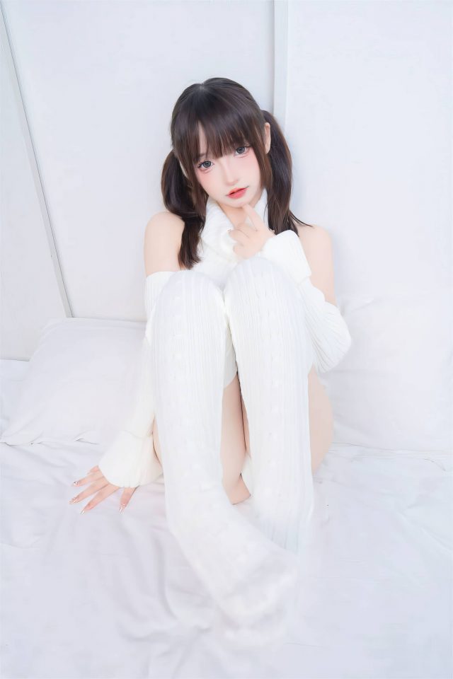 图片[2]_“神楽坂真冬”以极简风格毛衣造型掀起cosplay热潮_萌VLOG