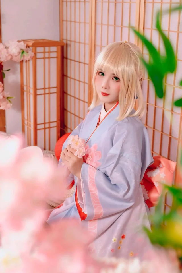 东方Project：coser Pyon还原比基尼版博丽灵梦_萌VLOG