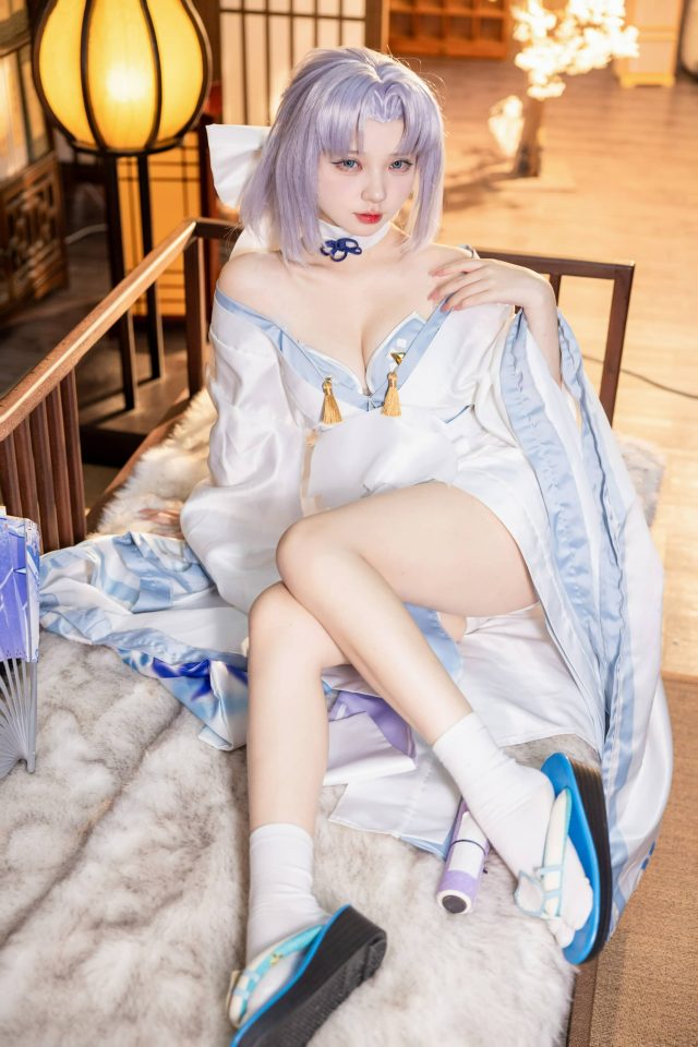 花铃闪乱神乐雪泉COS：完美再现冰雪女王的冷艳与性感_萌VLOG