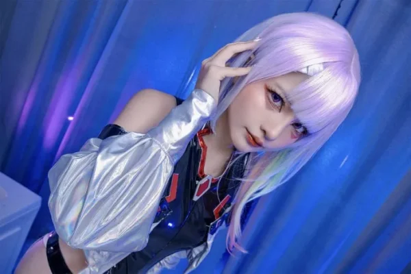 越南Coser Azami露西：赛博朋克与性感的完美融合_萌VLOG